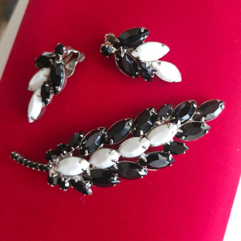Vintage D and E Juliana Rhinestone Leaf Brooch & Earring Set